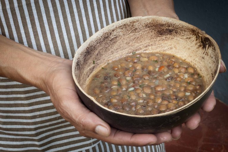 Jicaro con frijoles